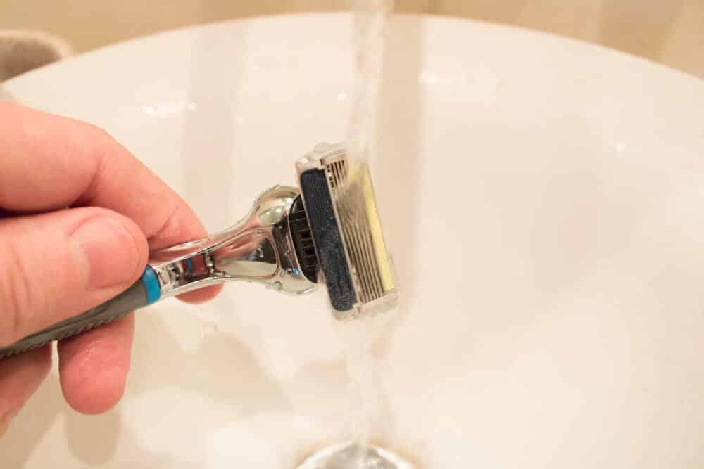 rinsing dollar shave club under water