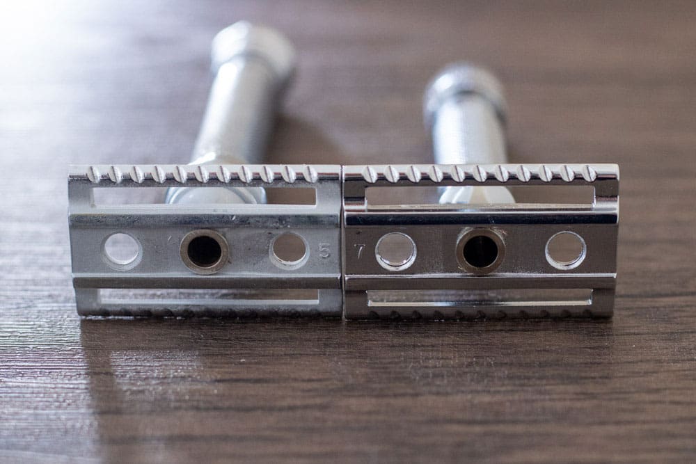 heads of both the merkur razors without a razor cap on