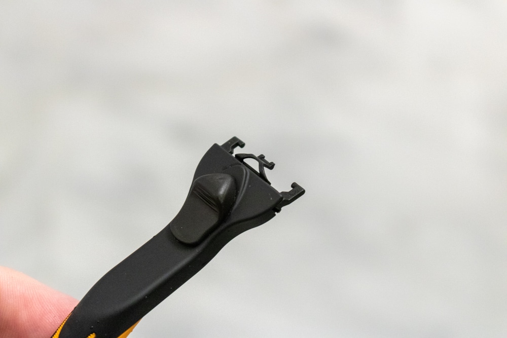 closer look at the proprietary fitting for the microtouch tough blade